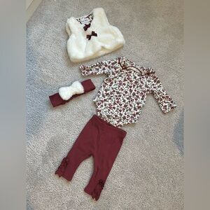 Absolutely Adorable 4 piece Set for Baby girl / 0 to 3 Months (NWT) See Details